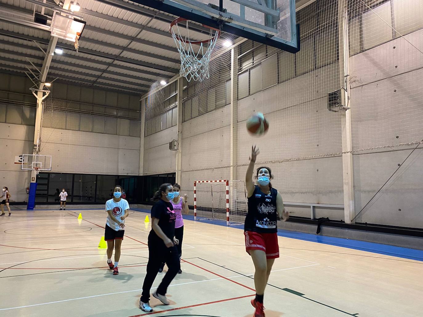 Fotos: El baloncesto femenino se asienta en Burgos, la satisfacción de lograr un espacio propio