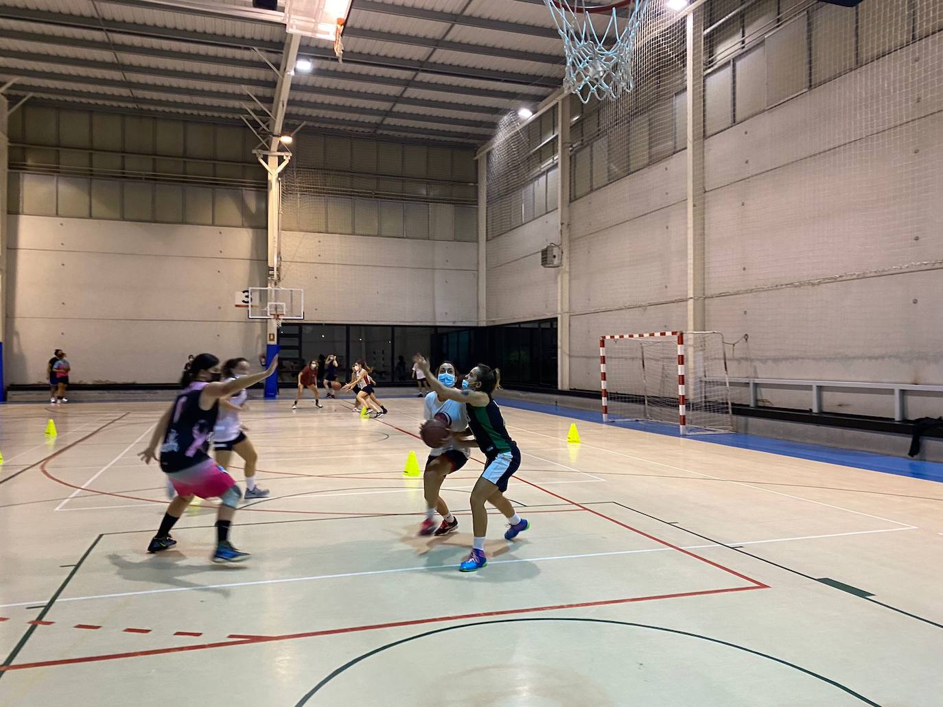 Fotos: El baloncesto femenino se asienta en Burgos, la satisfacción de lograr un espacio propio