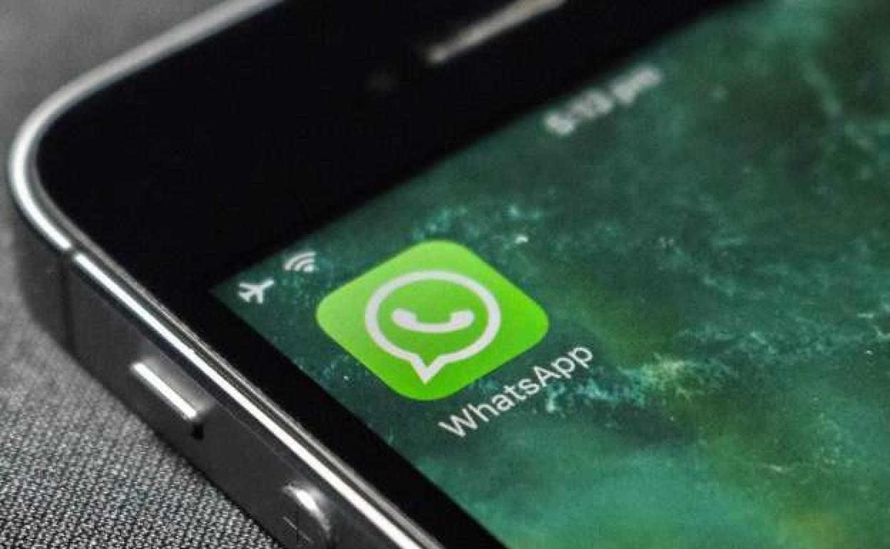 Aplicación de Whatsapp en un móvil.