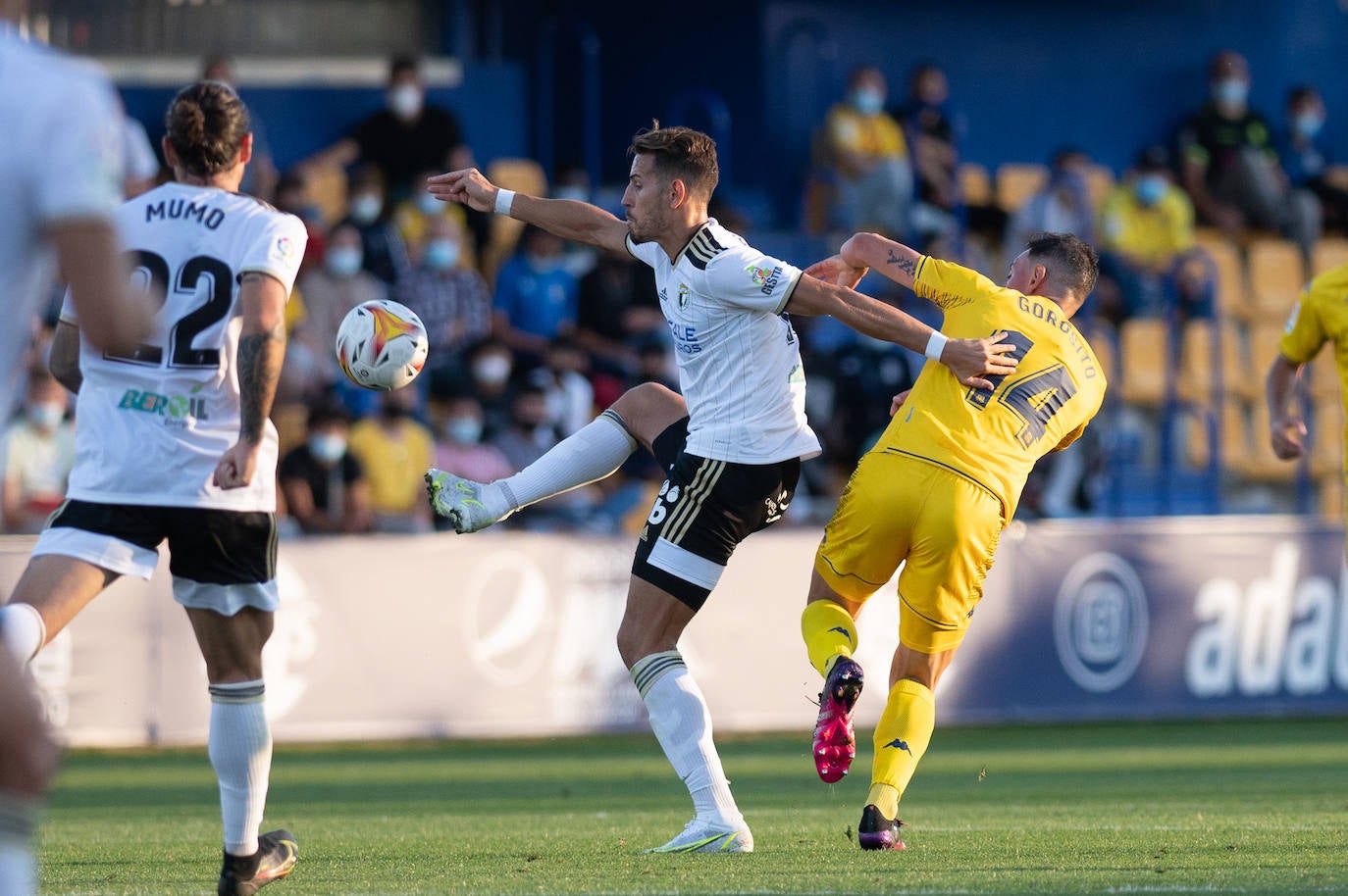 Fotos: El Burgos CF cae en casa del colista