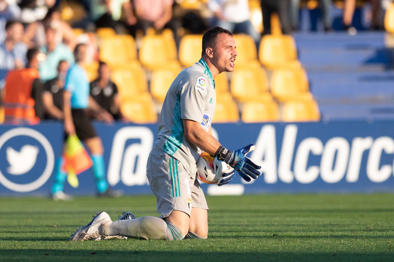 Fotos: El Burgos CF cae en casa del colista