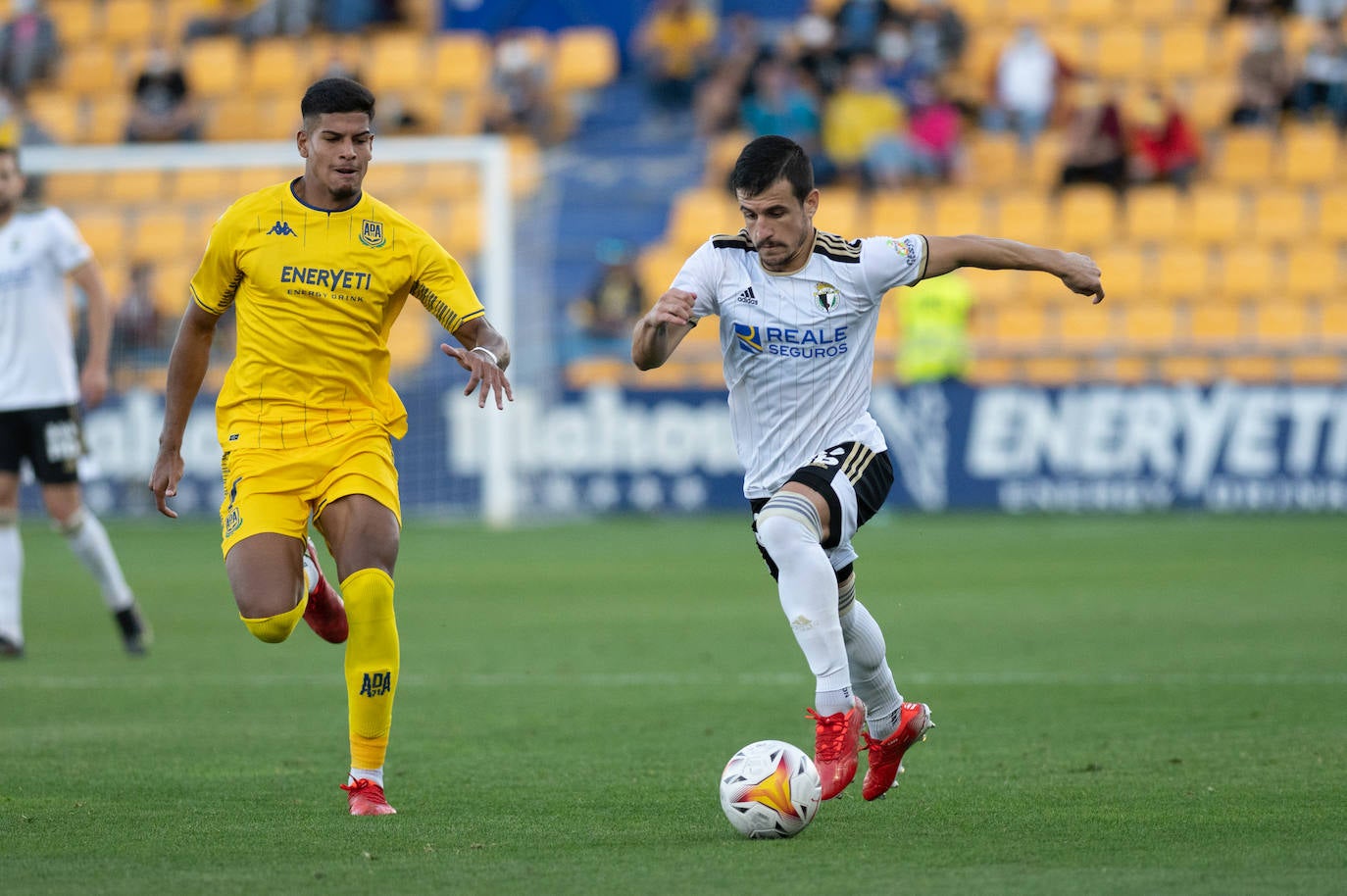 Fotos: El Burgos CF cae en casa del colista