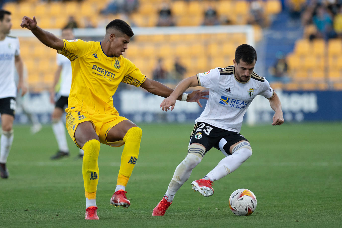 Fotos: El Burgos CF cae en casa del colista