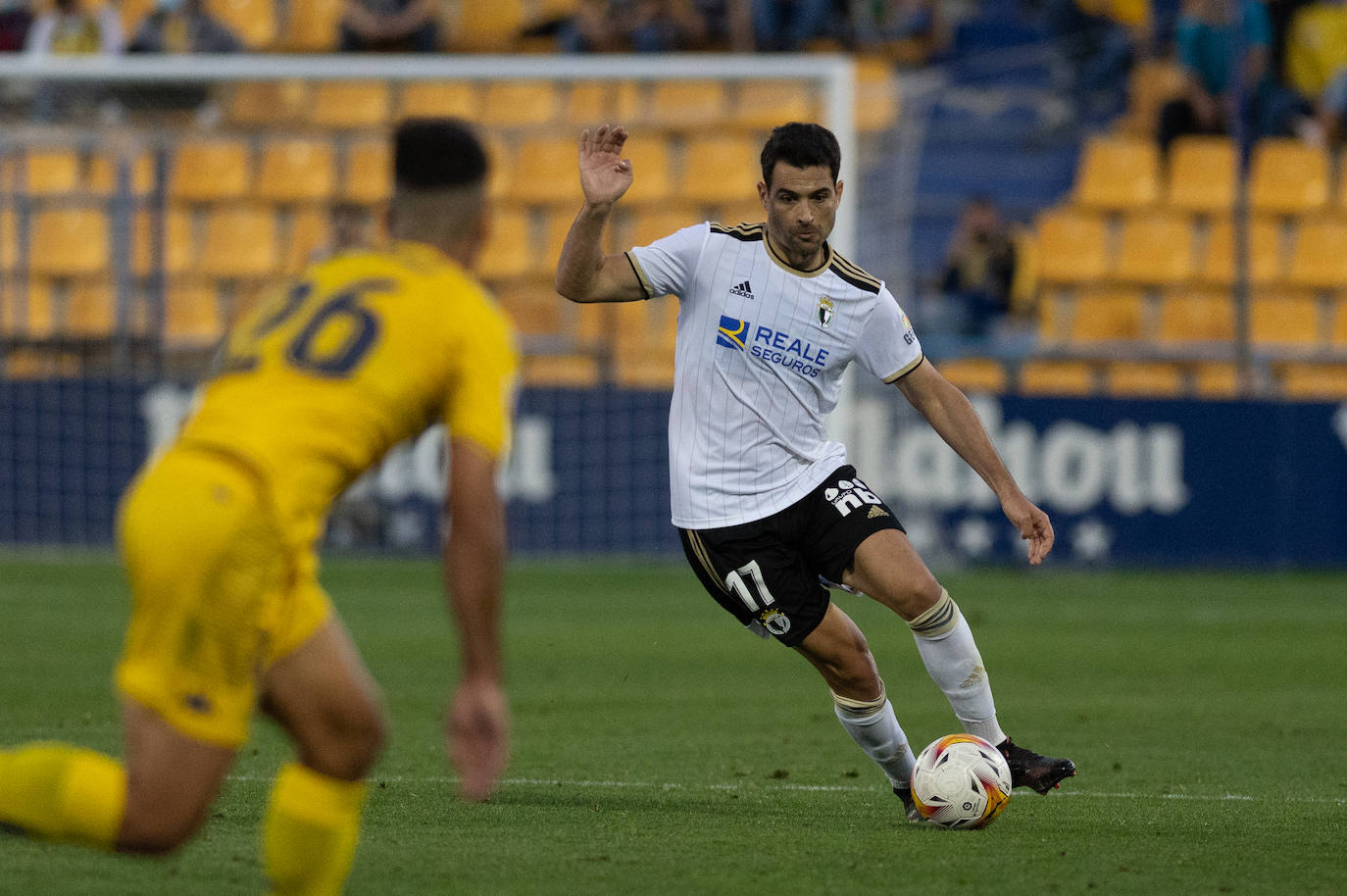 Fotos: El Burgos CF cae en casa del colista