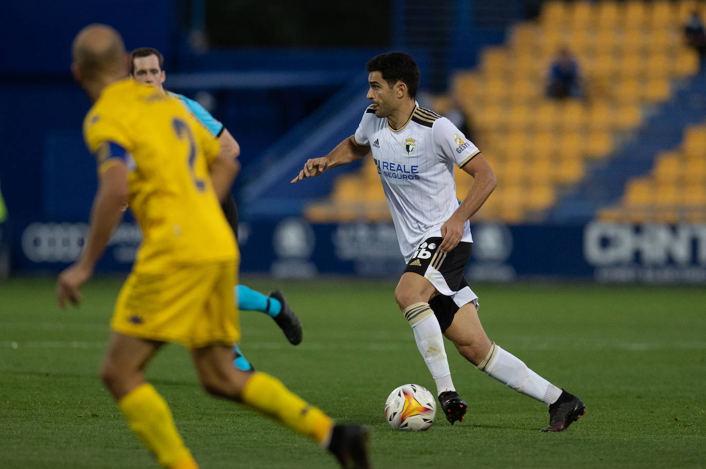 Fotos: El Burgos CF cae en casa del colista