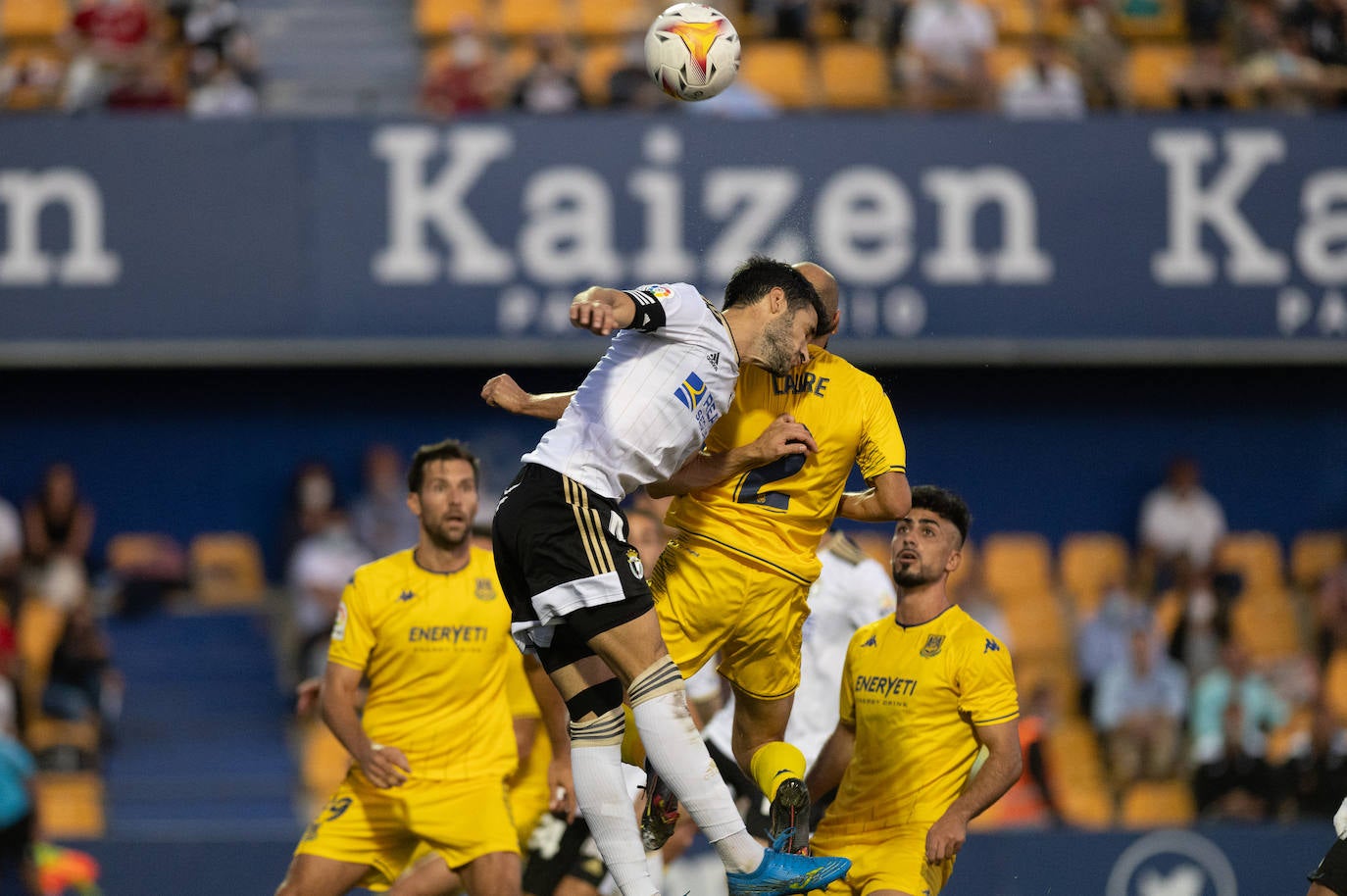 Fotos: El Burgos CF cae en casa del colista