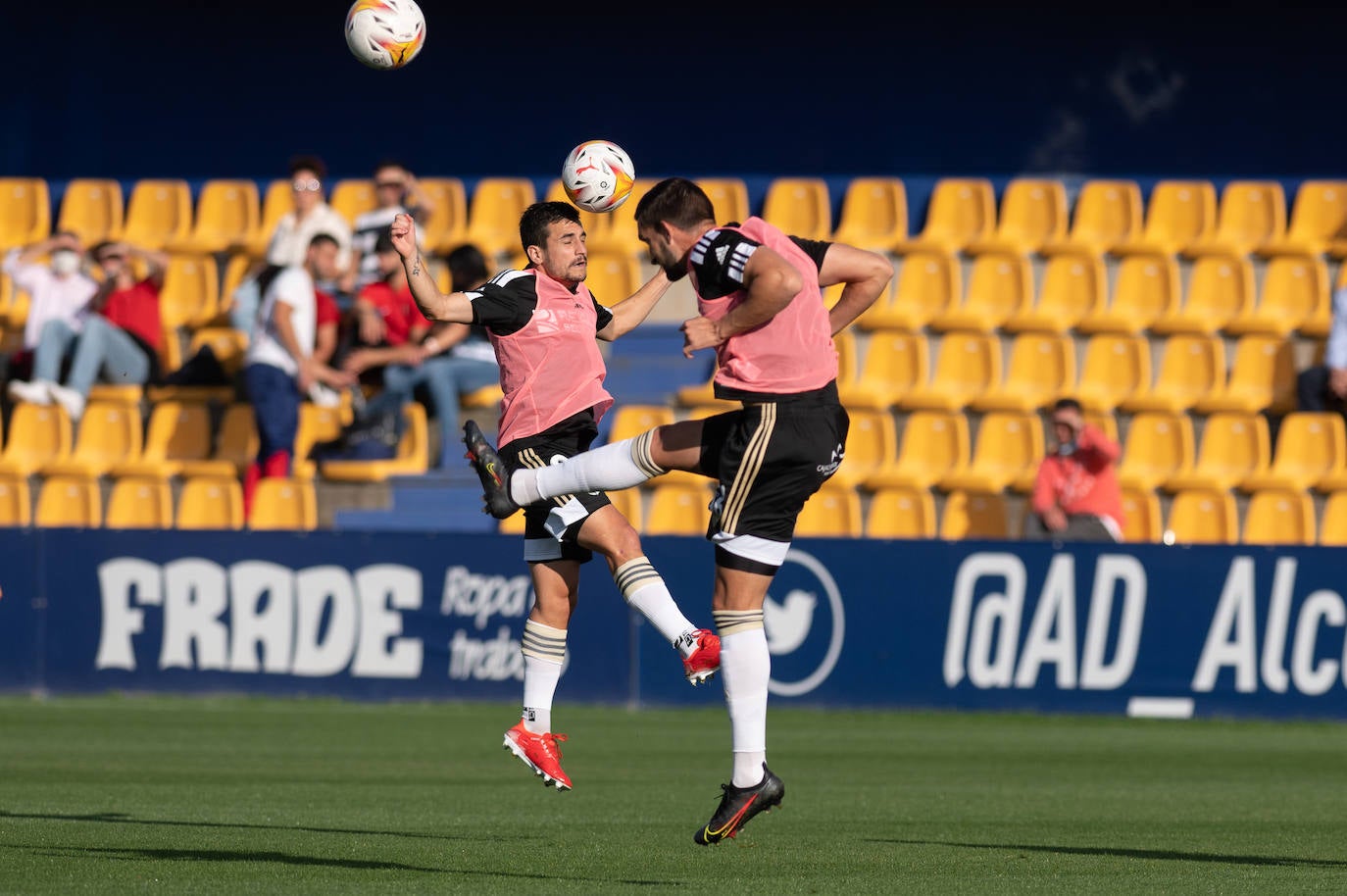 Fotos: El Burgos CF cae en casa del colista