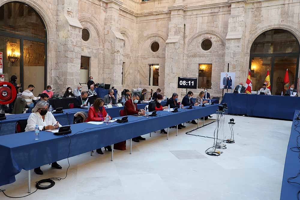 Fotos: La dimisión de Israel Hernando marca el pleno de Burgos