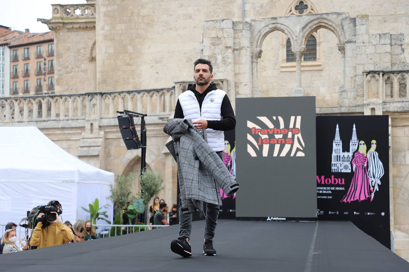 El evento se ha desarrollado en las faldas de la Catedral con el objetivo de impulsar el comercio local.