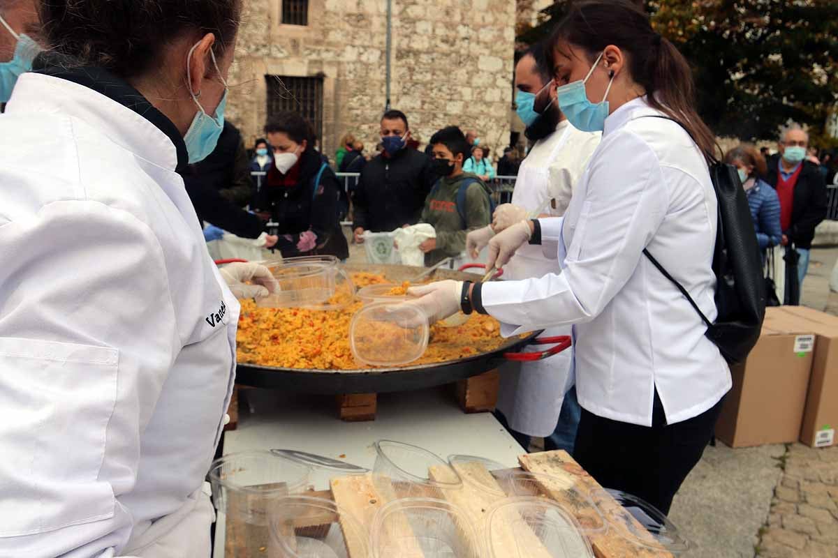 Fotos: 350 kilos de arroz para enviar desde Burgos más de 20.000 euros a La Palma