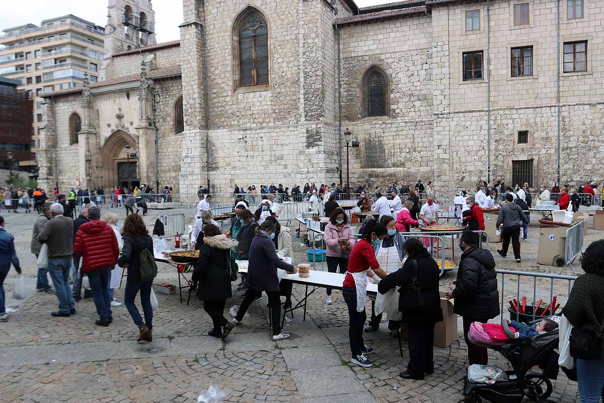 Fotos: 350 kilos de arroz para enviar desde Burgos más de 20.000 euros a La Palma