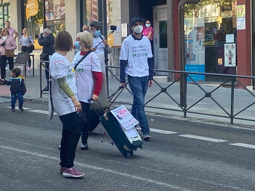 Fotos: Decenas de ribereños exigen en Aranda la reapertura del directo