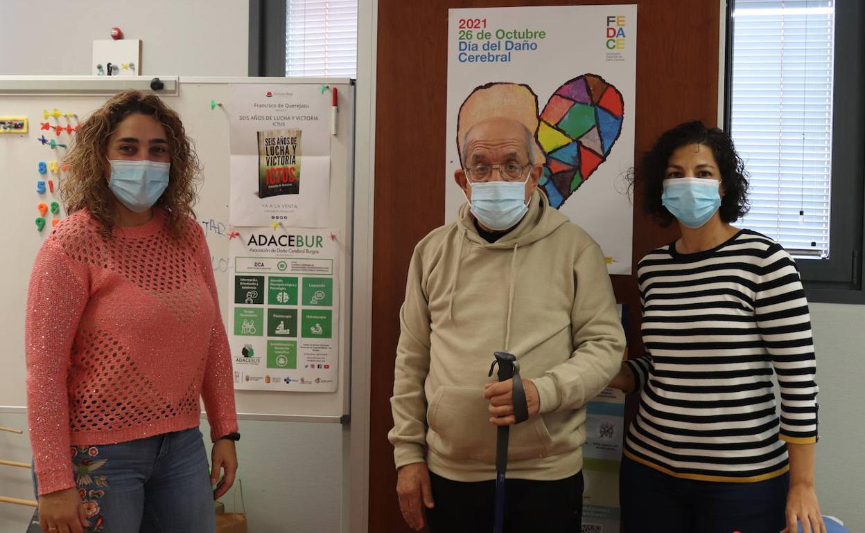 Verónica, Diego y Cristina en la sede de ADACEBUR.