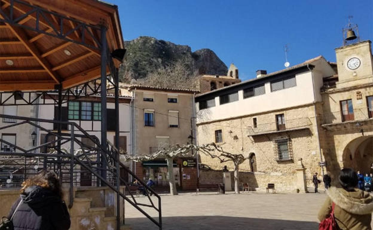 Plaza Mayor de Poza de la Sal. 