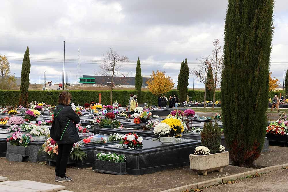 Fotos: Los burgaleses, fieles a su cita con sus difuntos