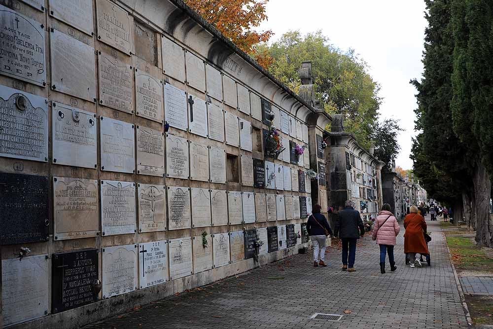 Fotos: Los burgaleses, fieles a su cita con sus difuntos