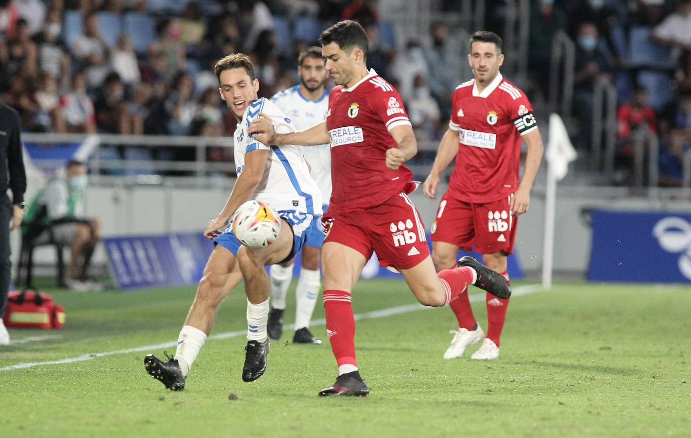 Fotos: El CD Tenerife golea al Burgos CF