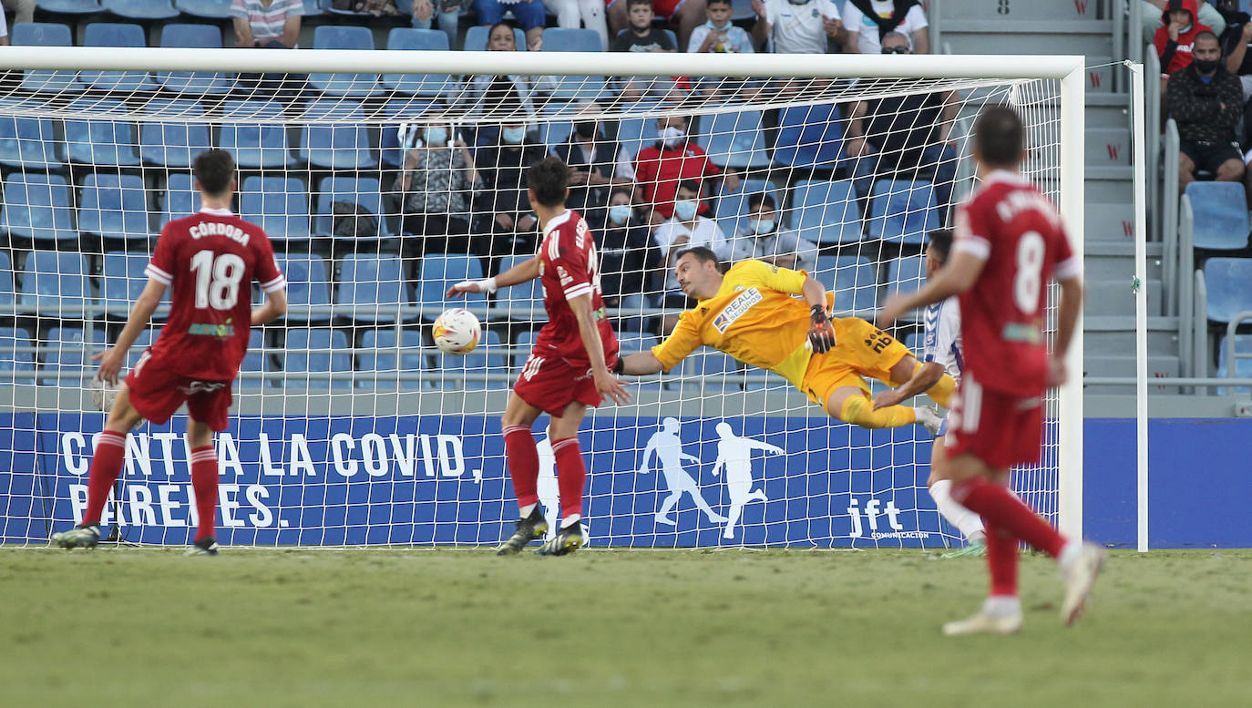 Fotos: El CD Tenerife golea al Burgos CF