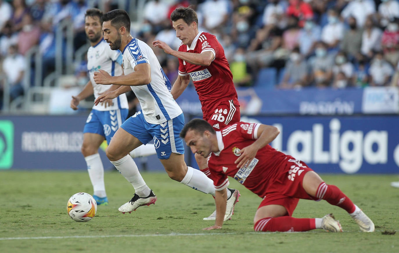 Fotos: El CD Tenerife golea al Burgos CF