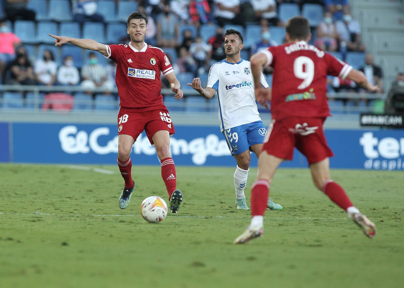 Fotos: El CD Tenerife golea al Burgos CF