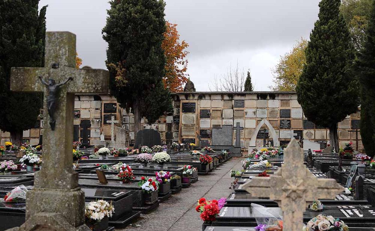 Los enterramientos subieron un 14,4% en el cementerio de Burgos en 2020.