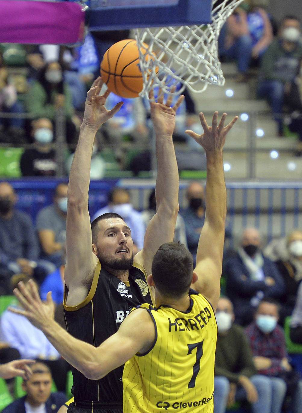 Los de Tabak suman la victoria en la Champions ante el conjunto alemán.