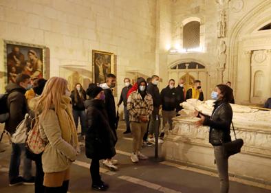 Imagen secundaria 1 - Visita de los alumnos al interior de la Catedral de Burgos.