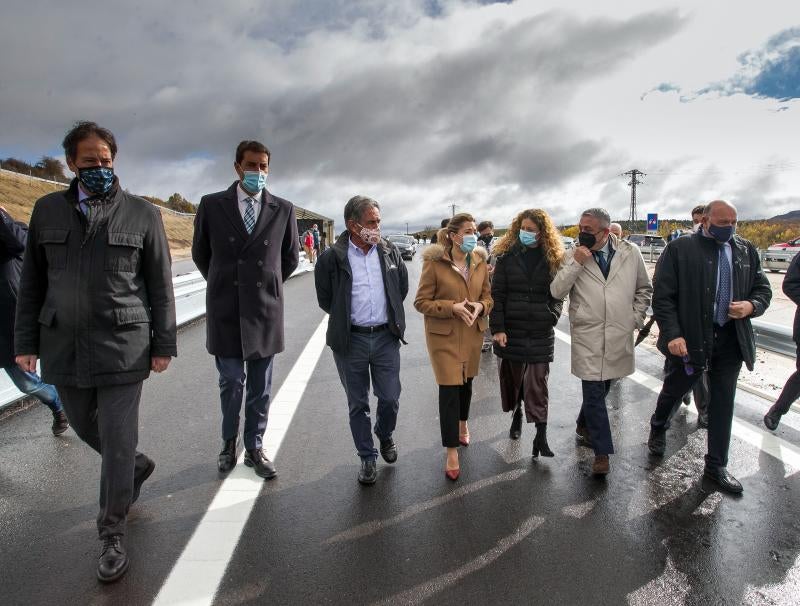 Fotos: La ministra Raquel Sánchez inaugura el nuevo tramo de la A-73