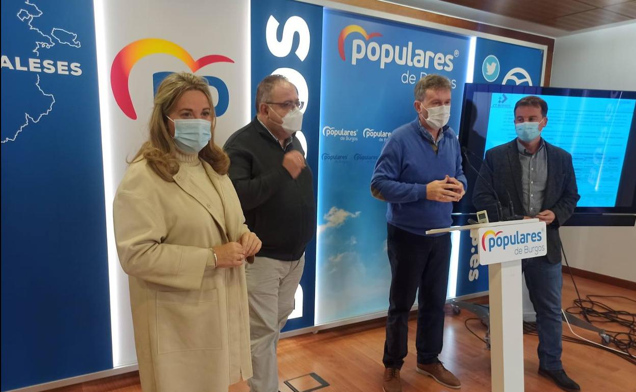 Comparecencia de los 'populares', tras la visita de la ministra de Transportes.