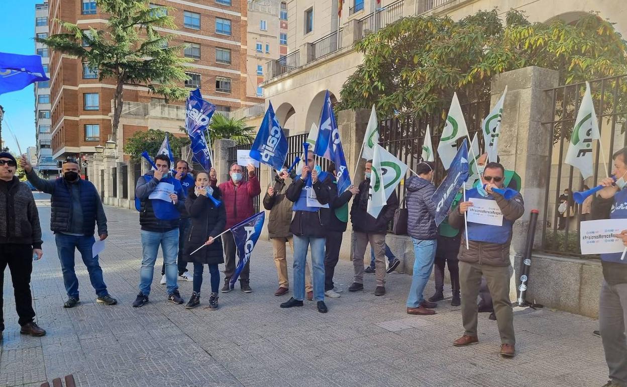 Concentración de los funcionarios de prisiones en Burgos.