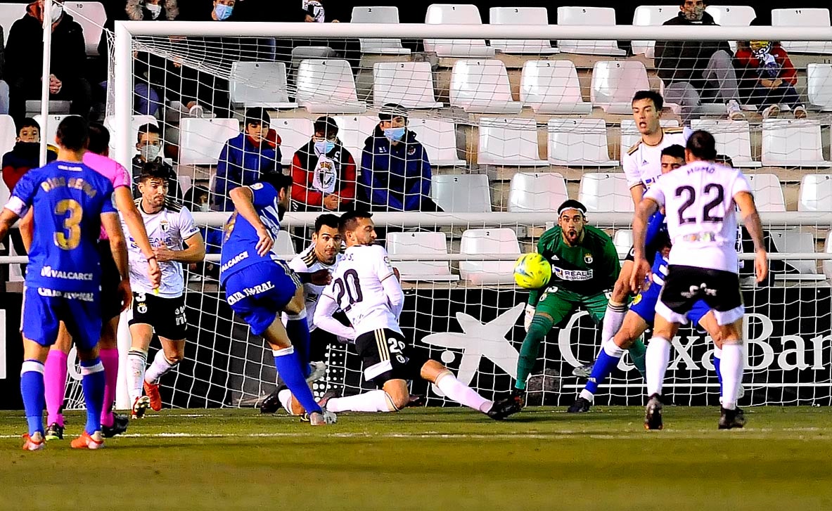 Fotos: El Burgos CF se hace con un nuevo derbi