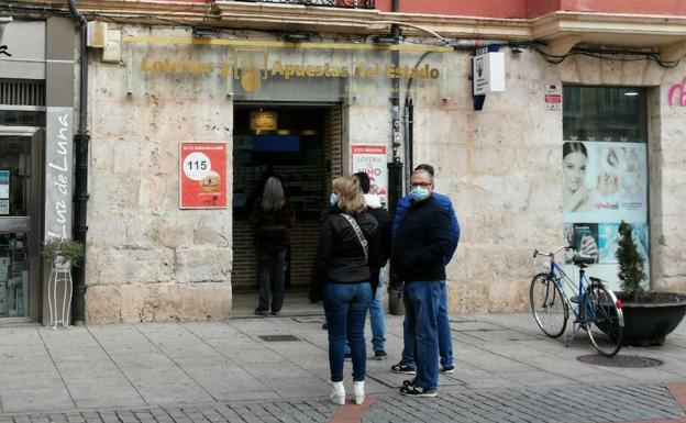 La Lotería de Navidad dispara su venta en Burgos un 35% más que en 2019