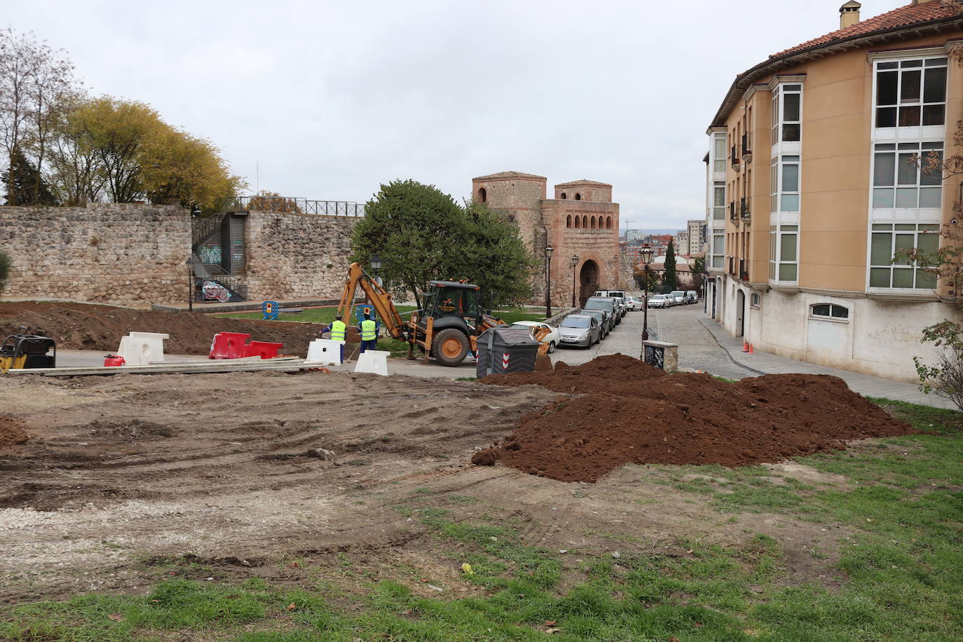 Fotos: El Ayuntamiento acondiciona el entorno de San Esteban