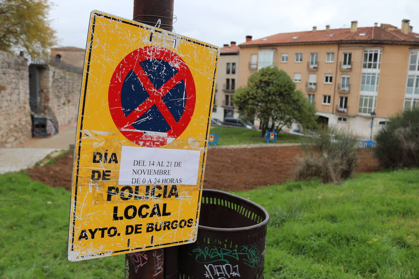 Fotos: El Ayuntamiento acondiciona el entorno de San Esteban