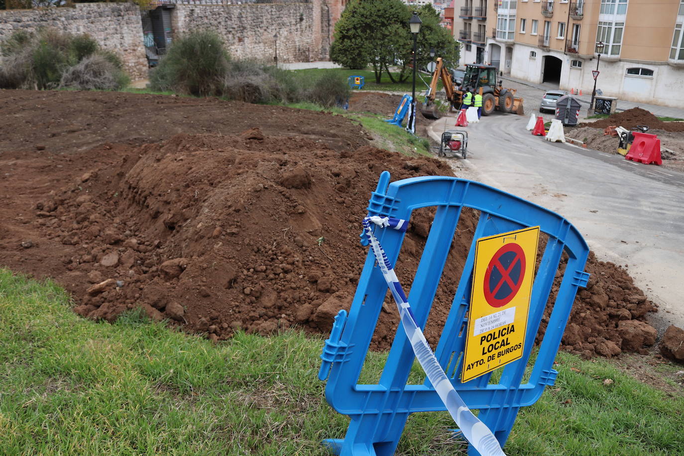 Fotos: El Ayuntamiento acondiciona el entorno de San Esteban