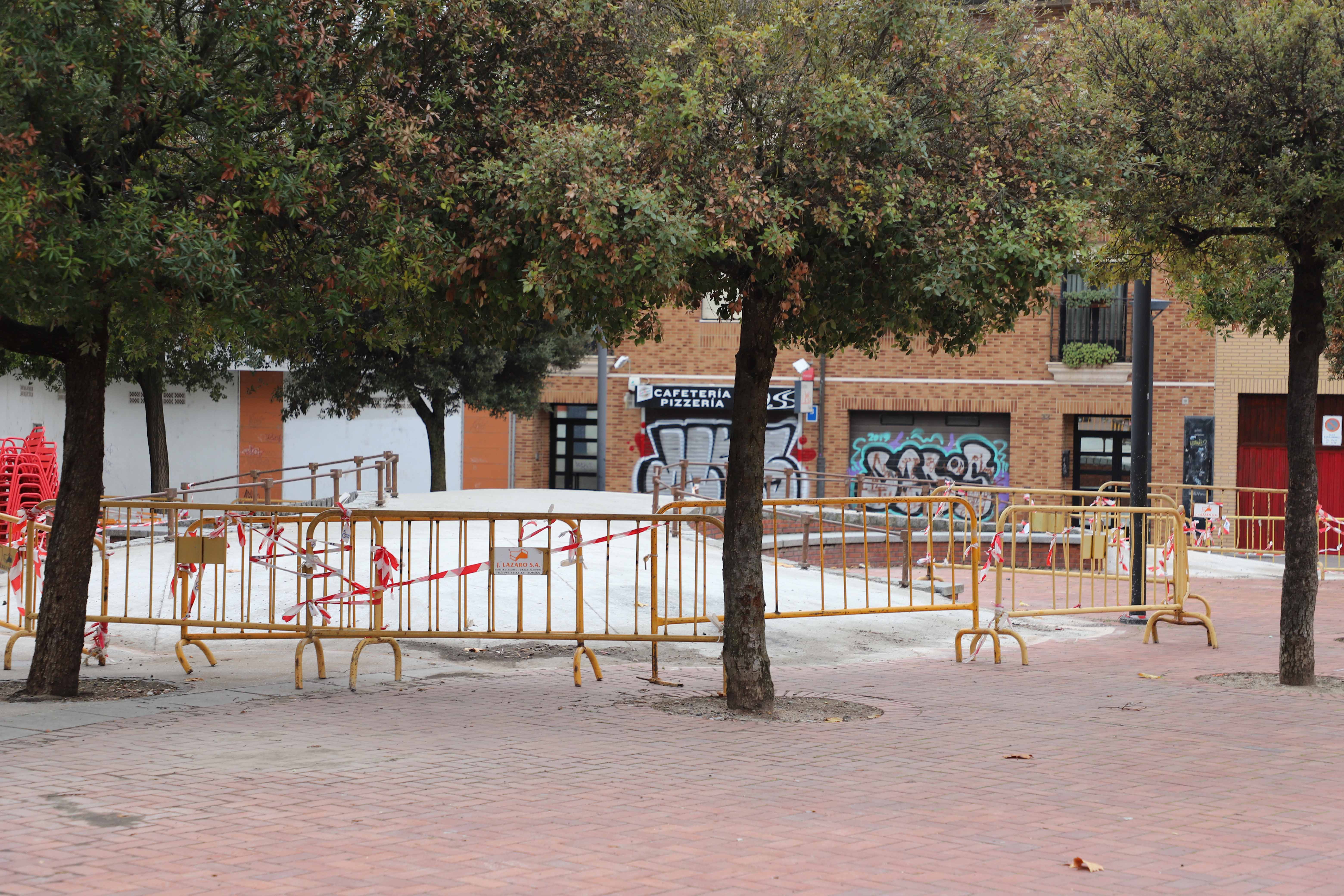 Fotos: La plaza de San Pedro de la Fuente ya está libre de los adoquines