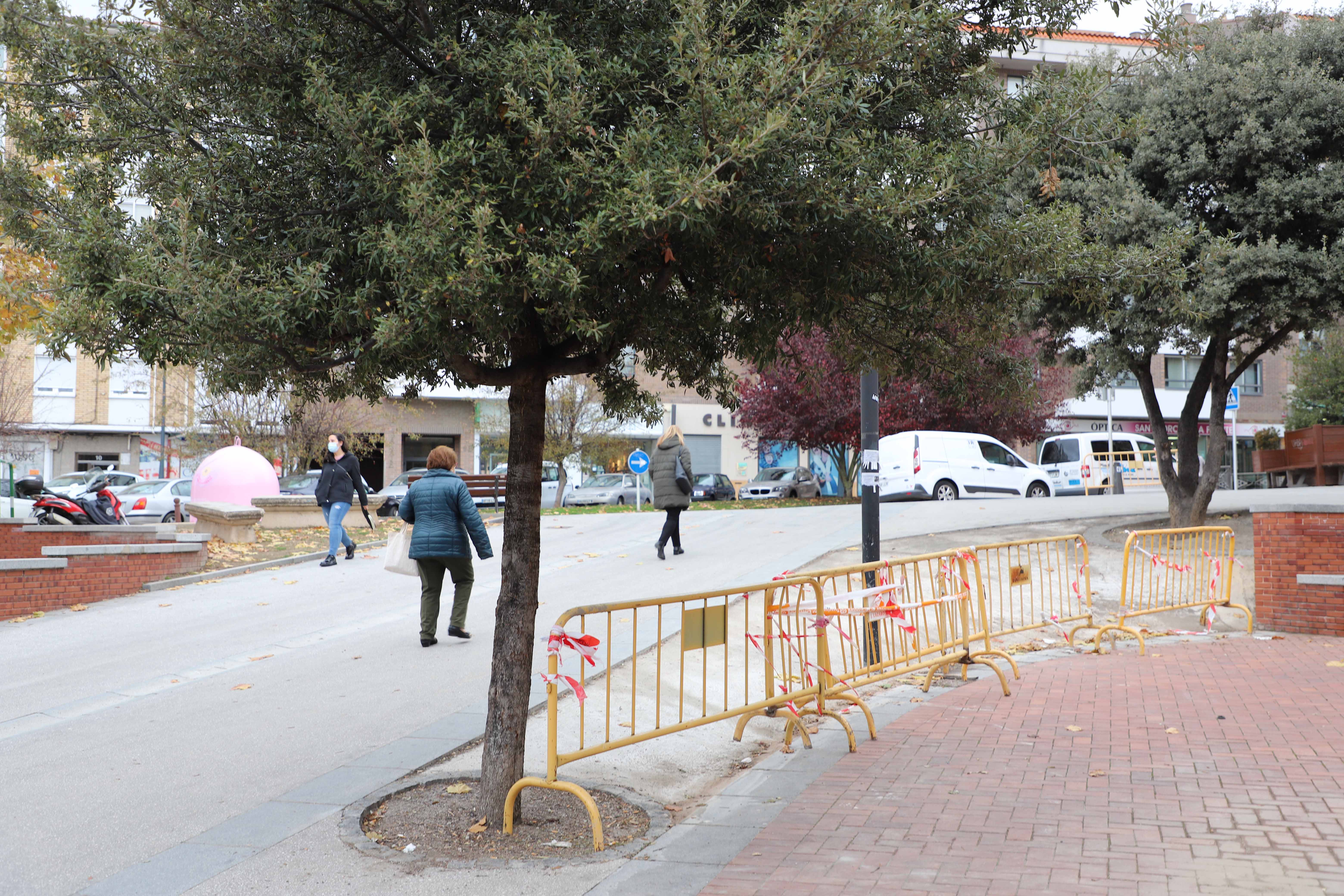 Fotos: La plaza de San Pedro de la Fuente ya está libre de los adoquines