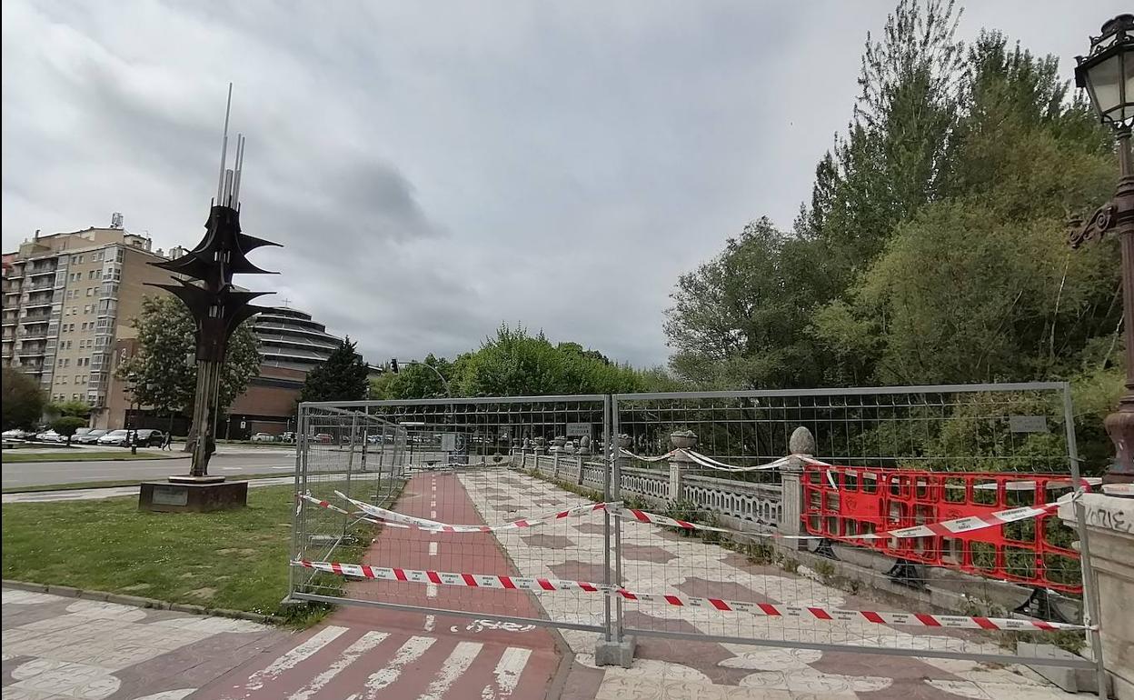 En el puente Besson se ha detectado un hundimiento de la acera.