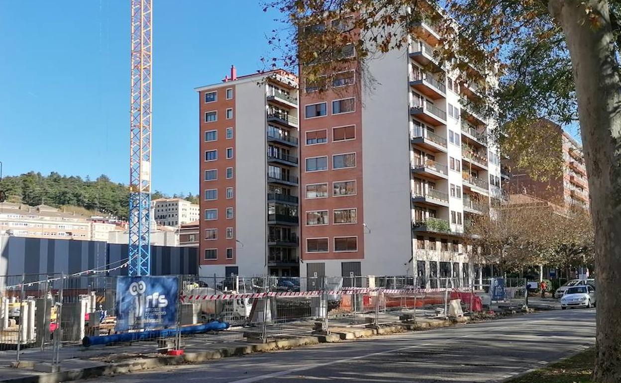 Los árboles retirados por la obra del edificio de viviendas del Paseo de la Isla deberán ser repuestos