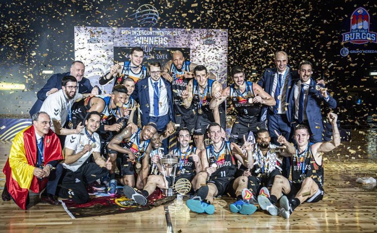 El San Pablo Burgos celebra el primer título de la Intercontinental.