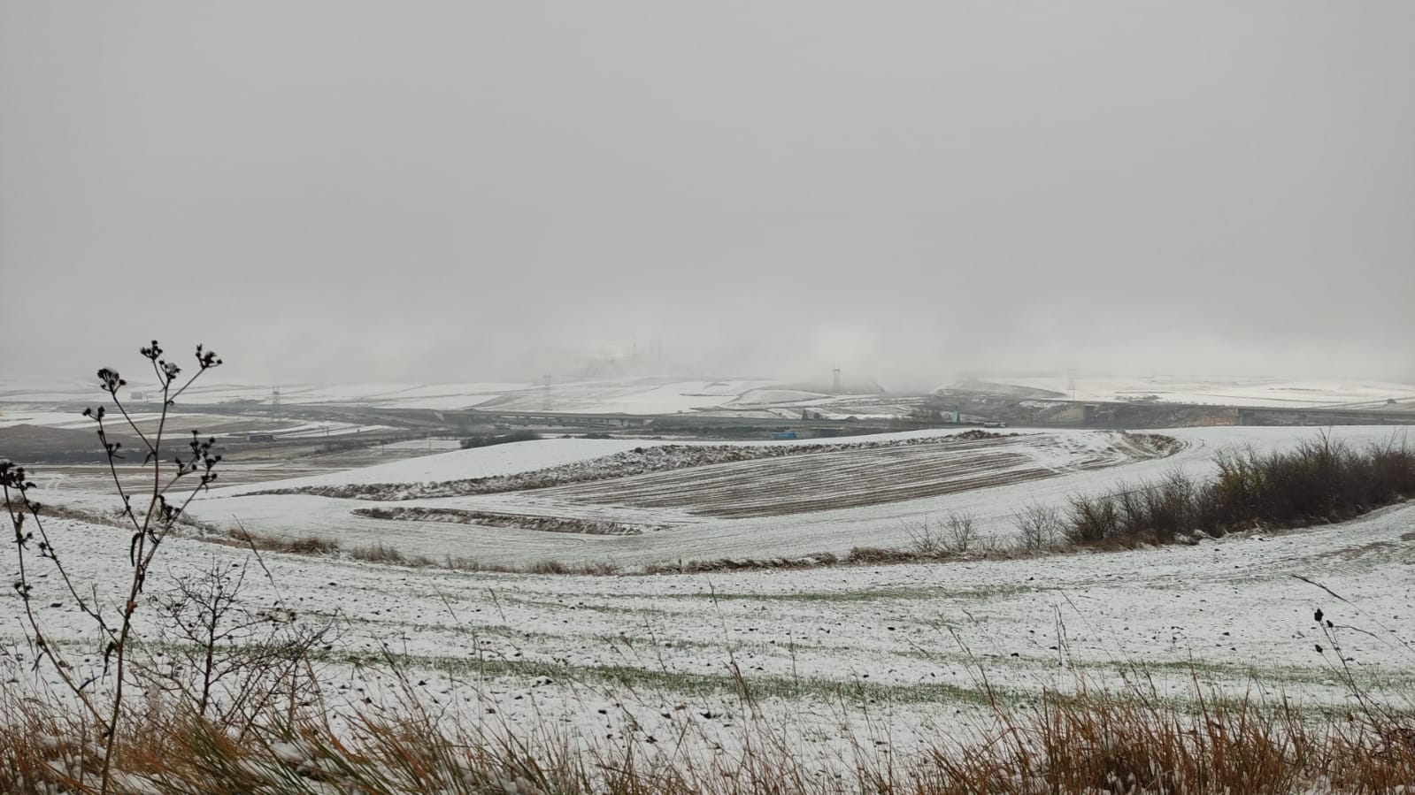 Fotos: La primera nevada del otoño en Burgos en imágenes