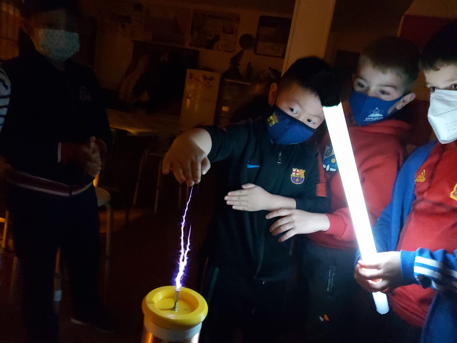 Fotos: Espiciencia engancha a la ciencia y la tecnología a los niños de Las Merindades