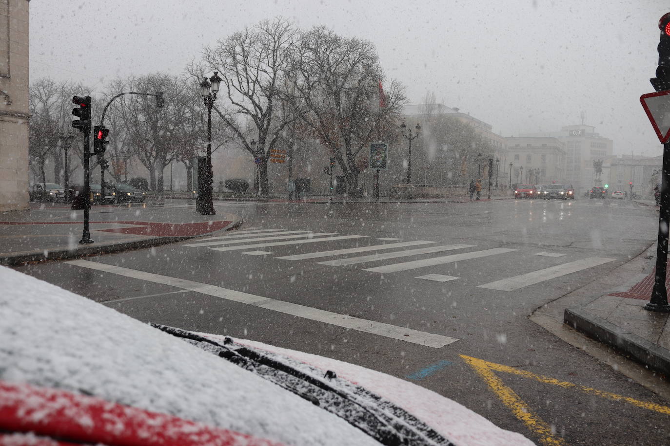 Las precipitaciones arrecian con fuerza durante media hora esta mañana en la capital.