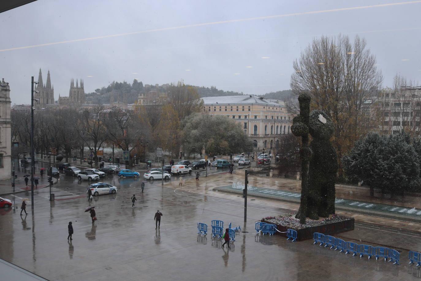 Las precipitaciones arrecian con fuerza durante media hora esta mañana en la capital.