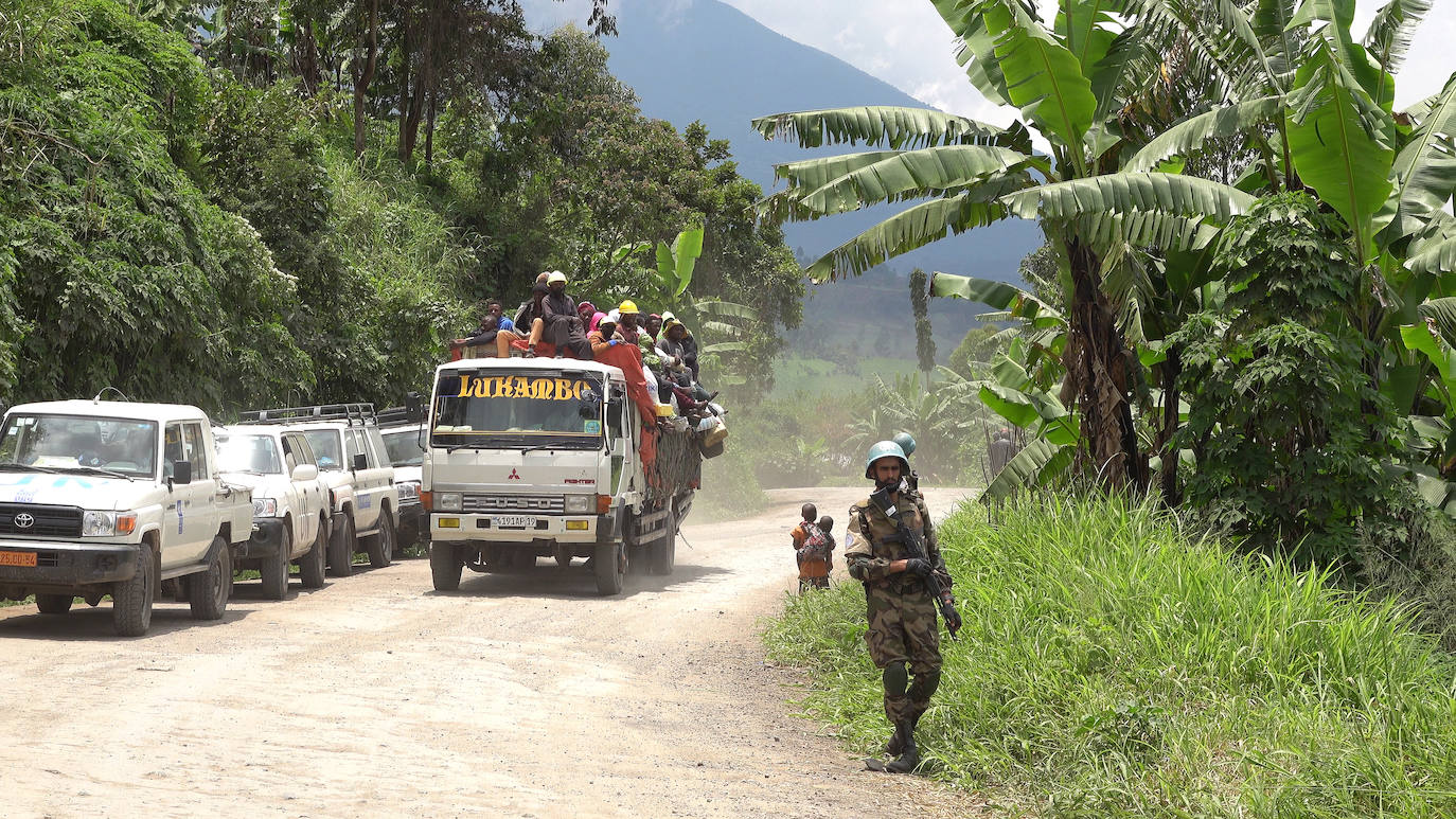 Cascos azules de la ONU desplegados en la N2 entre Goma y Rubare (Congo)