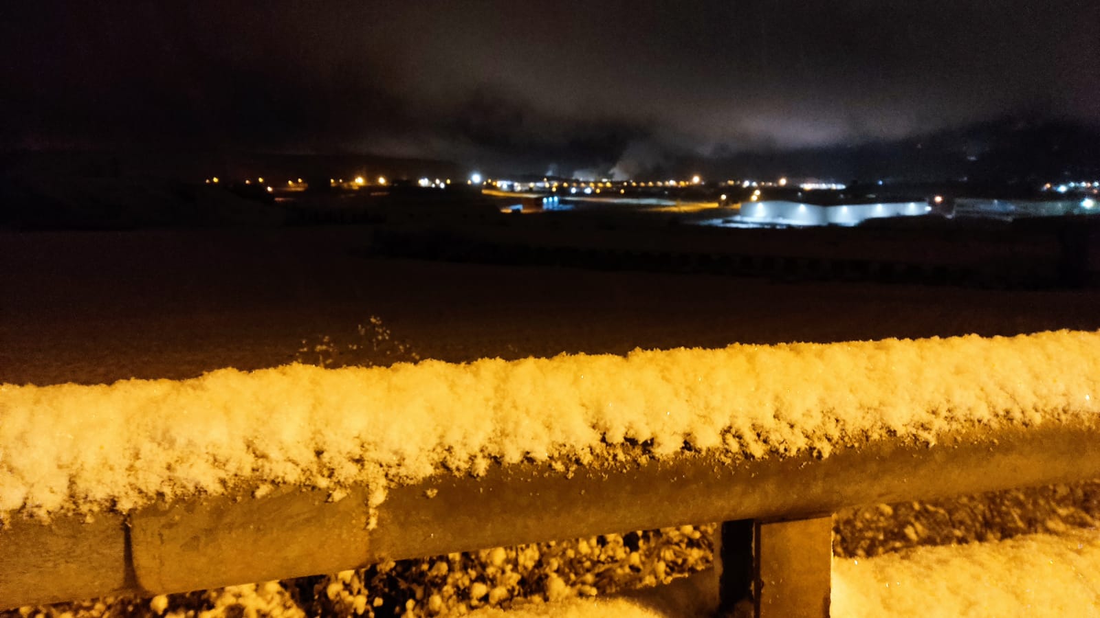 Fotos: La nieve aprovecha la noche para cubrir la provincia