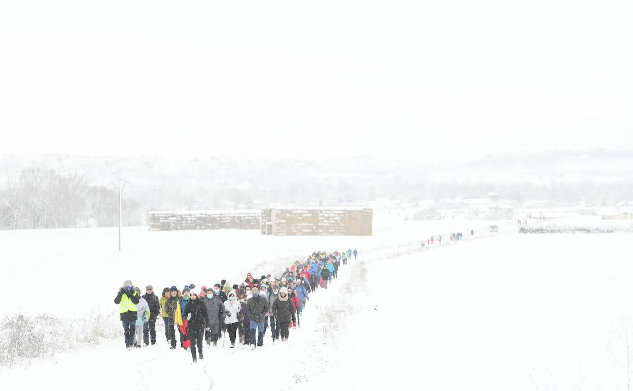 Marcha a pie hasta los yacimiento de Atapuerca.