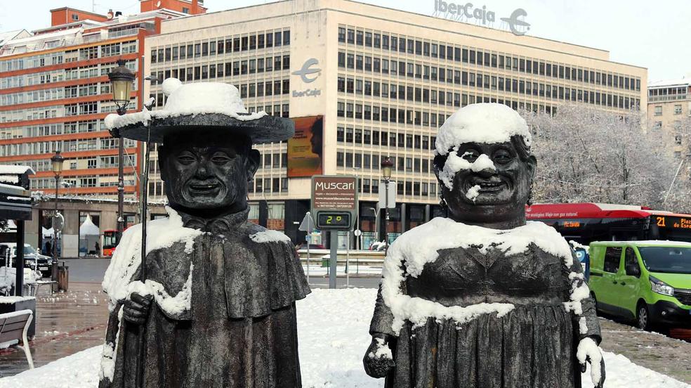 Estampas navideñas en Burgos por la nieve