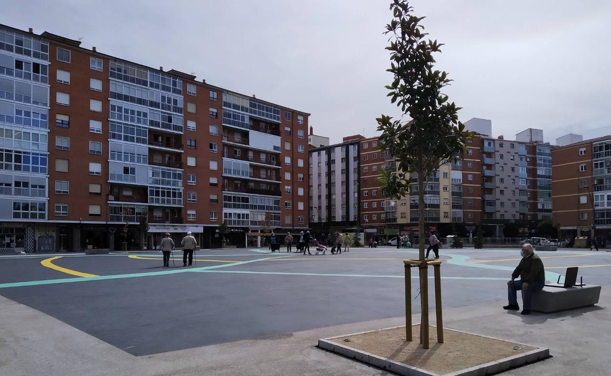 Las obras en la plaza de Santiago continúan generando polémica. 