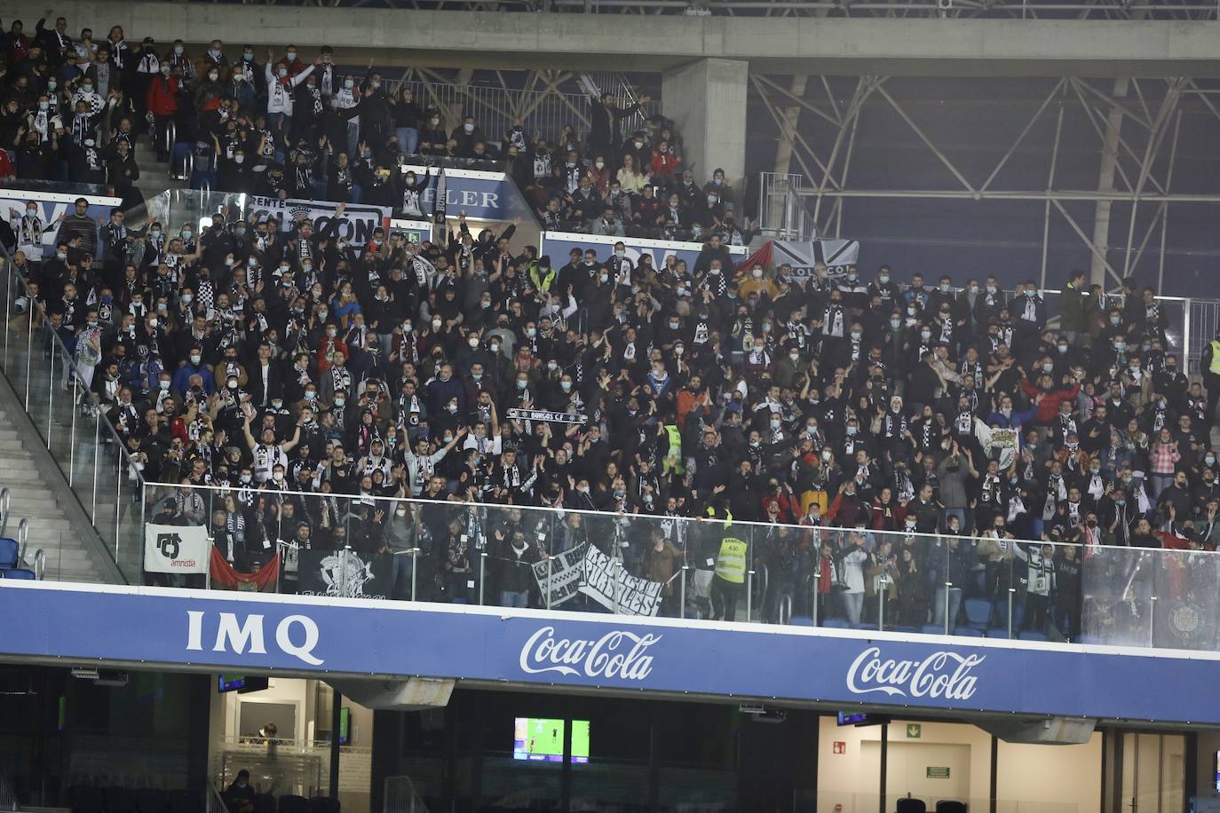 El Burgos CF celebra la victoria. 